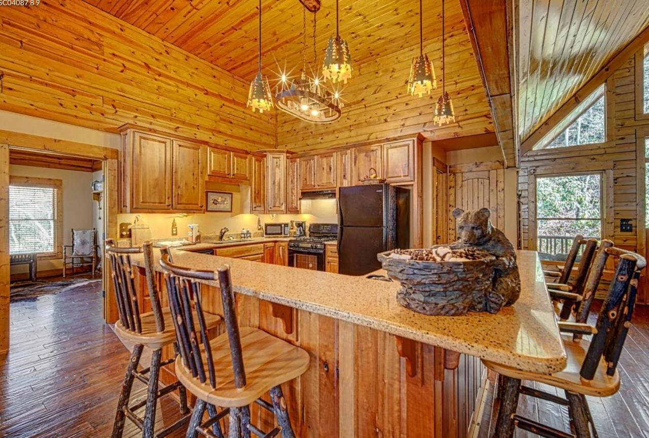 Cozy Creekfront Family Cabin-Pet Friendly -Gamerm-Hot Tub Hiawassee Exterior photo