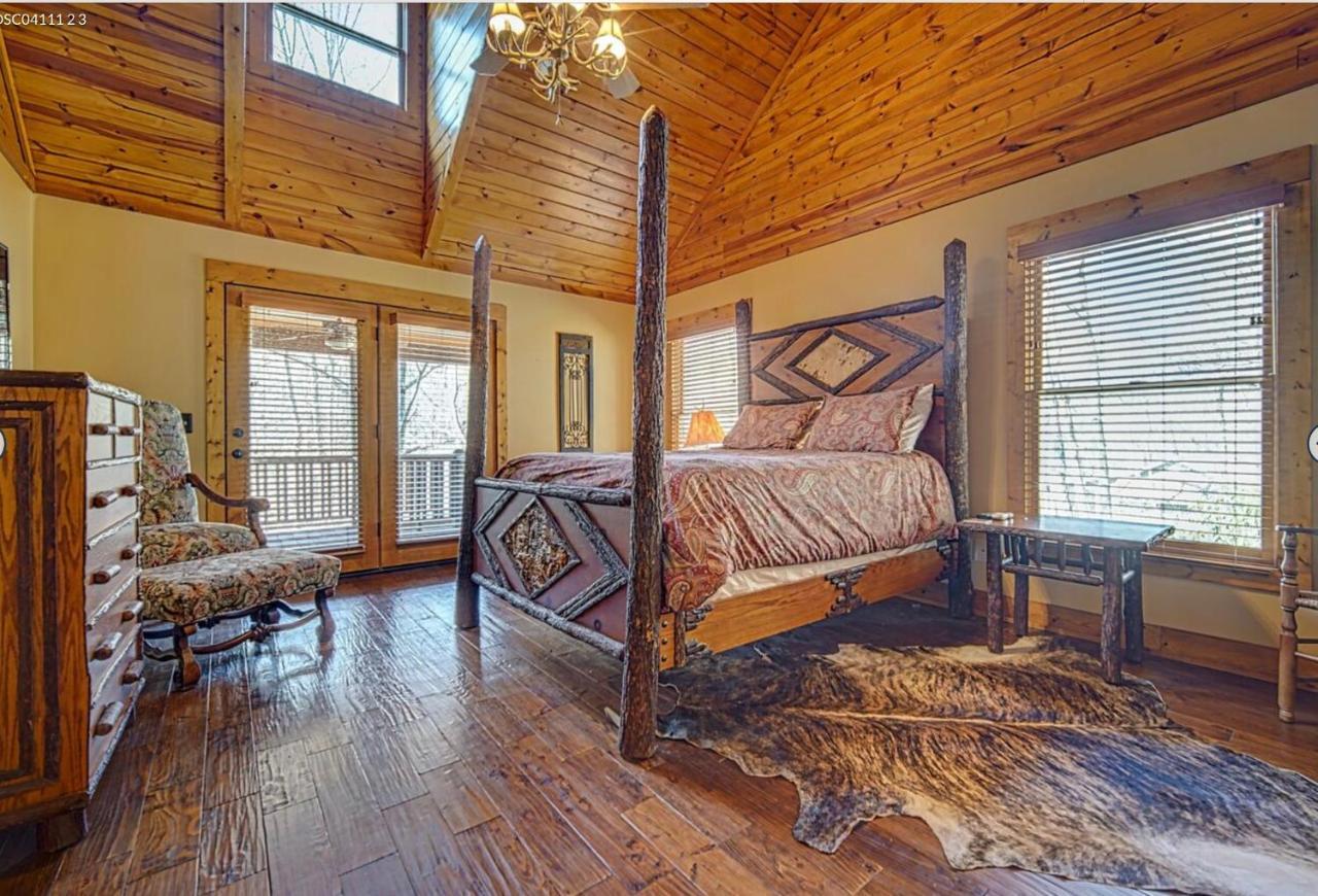 Cozy Creekfront Family Cabin-Pet Friendly -Gamerm-Hot Tub Hiawassee Exterior photo