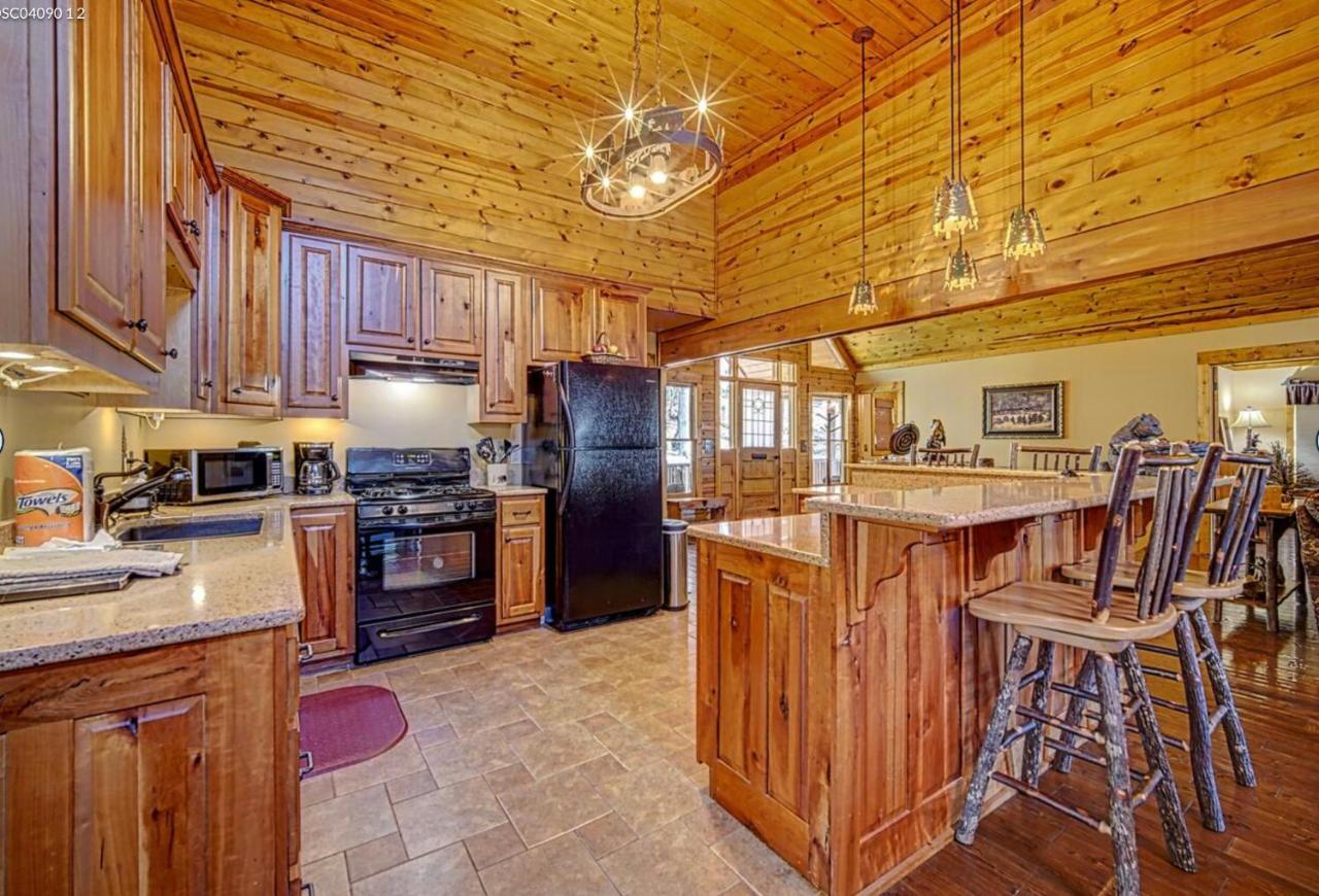 Cozy Creekfront Family Cabin-Pet Friendly -Gamerm-Hot Tub Hiawassee Exterior photo